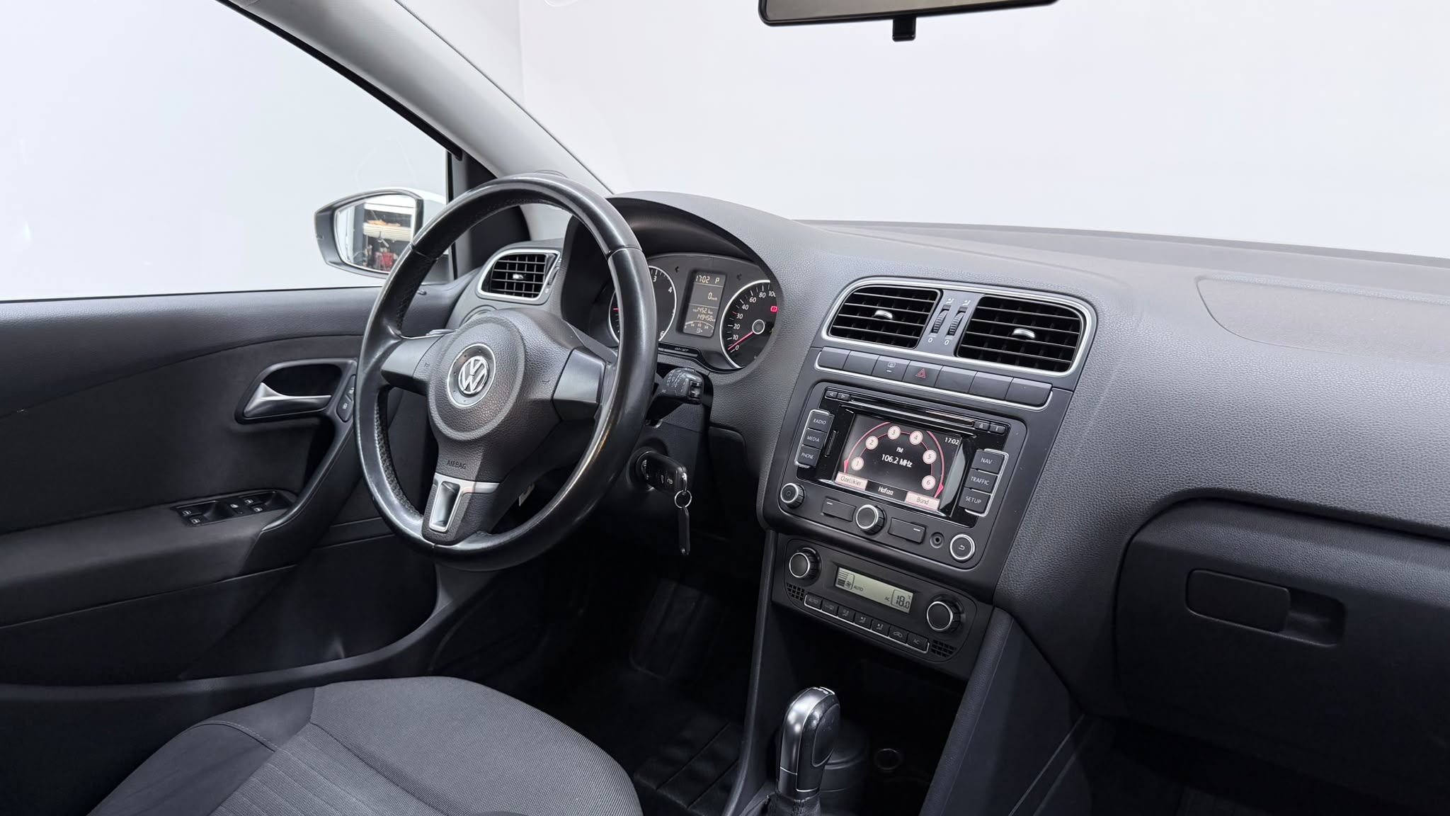 VOLKSWAGEN POLO 13